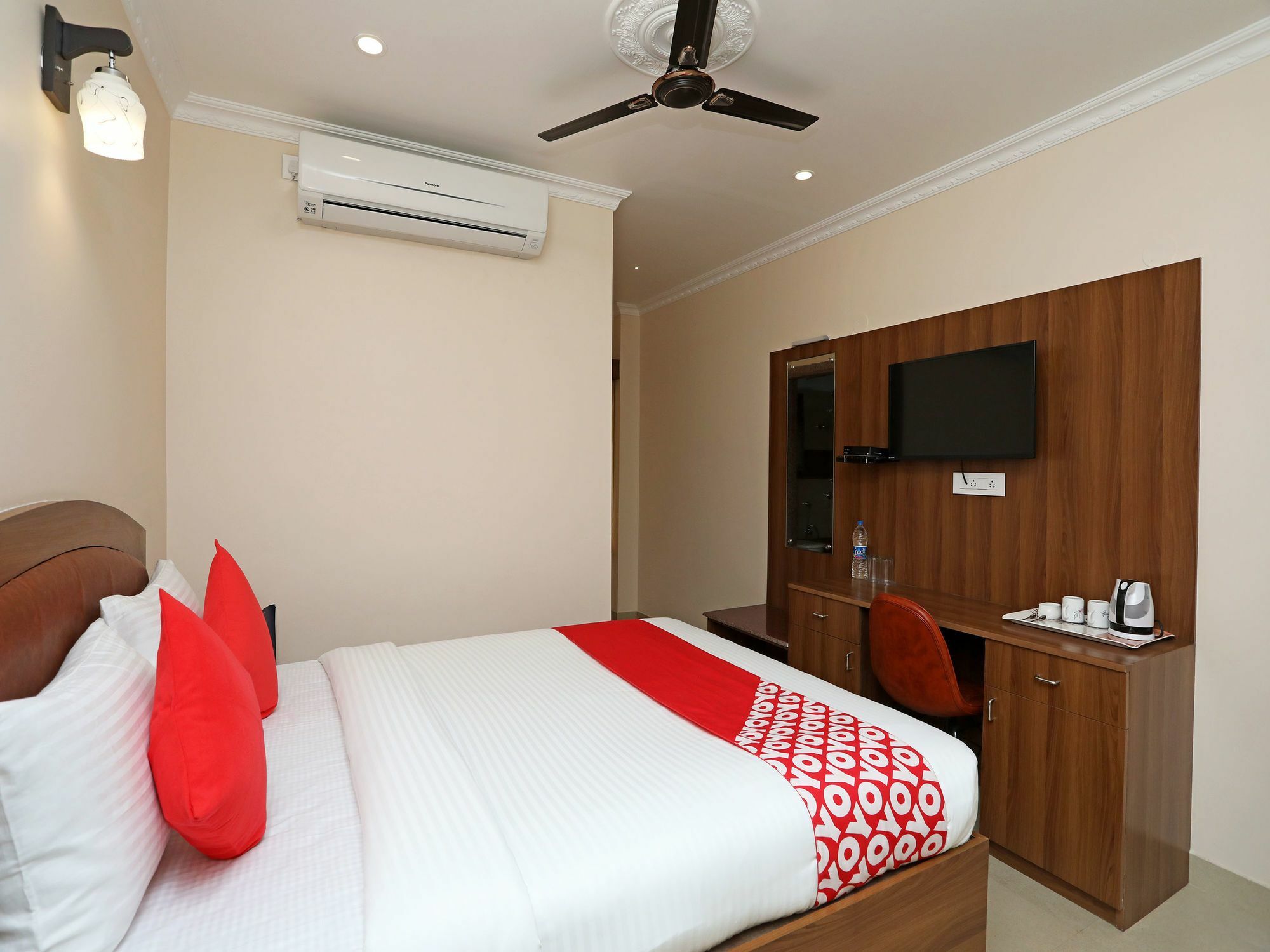 Oyo 13528 Kumud Plaza Hotel Bhubaneswar Bagian luar foto