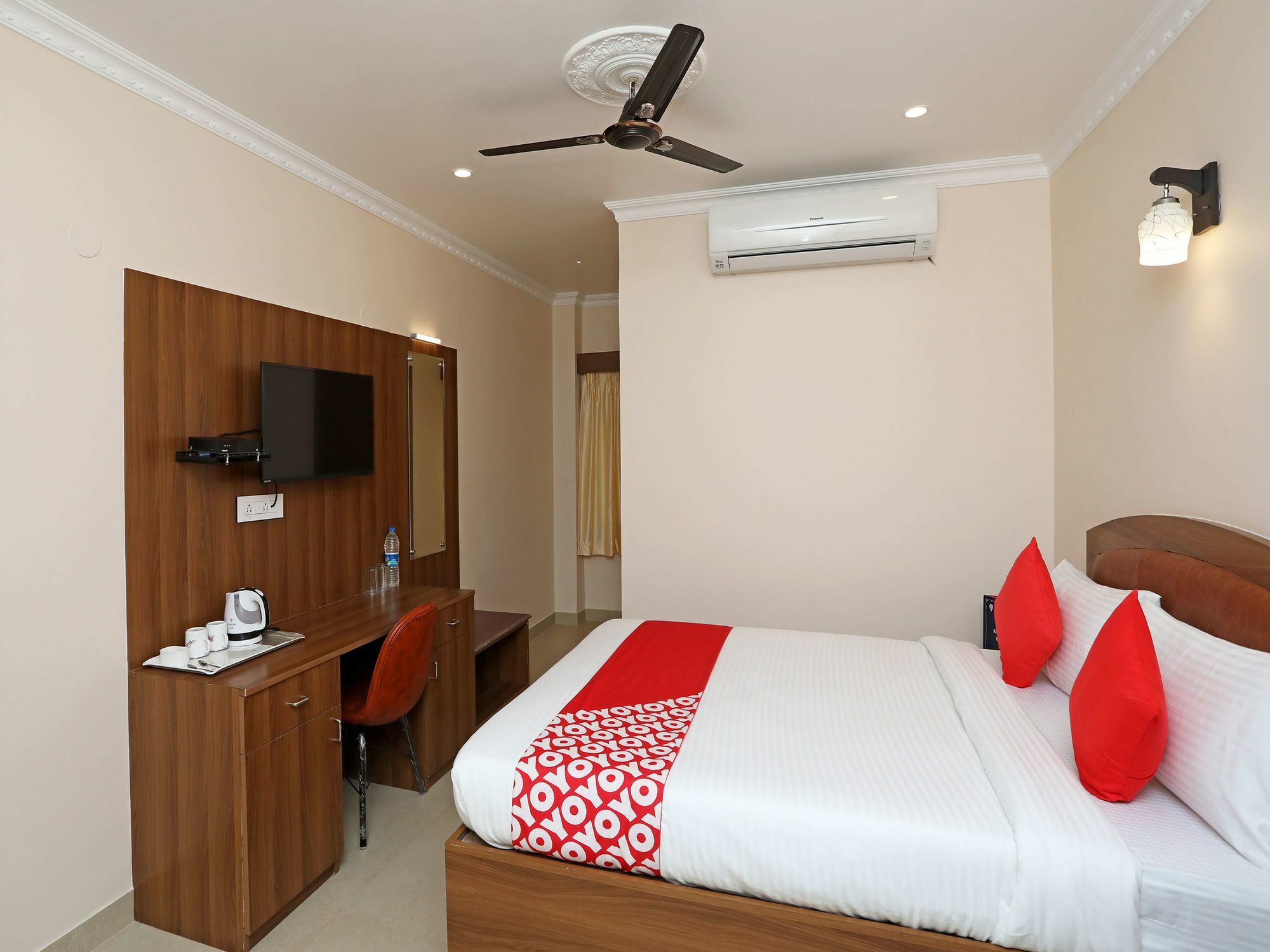 Oyo 13528 Kumud Plaza Hotel Bhubaneswar Bagian luar foto
